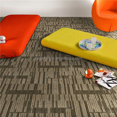 Carreaux en polypropylène résistant à l'usure de 50x50 cm avec support en PVC