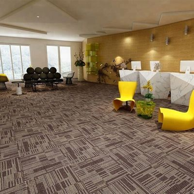 520g/sqm Poids de pile Carpet de salle commerciale avec PVC et PP Surface