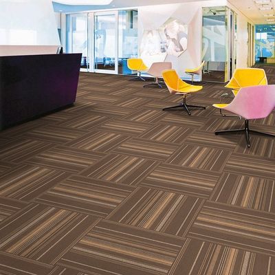 Carreaux de tapis de chambre en planche à rayures 100% polypropylène