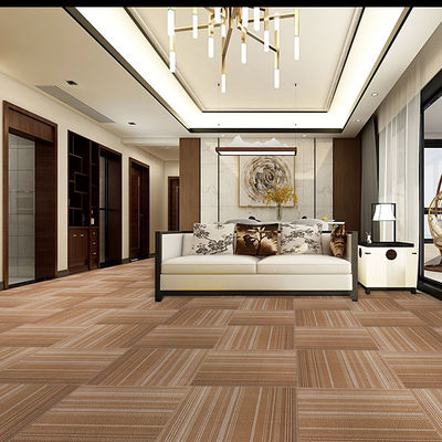 Carreaux de tapis de chambre en planche à rayures 100% polypropylène