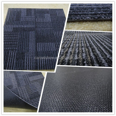 Construction à plusieurs niveaux de tapis gris de style moderne pour l'espace de spectacle théâtral