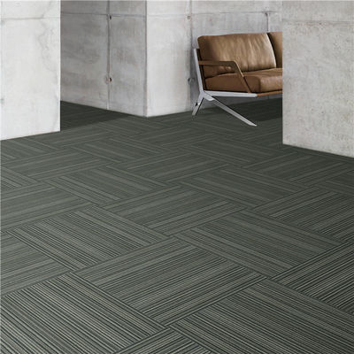 50x50cm carreaux de tapis en PP pour bureau hôtel maison plancher de chambre à coucher en bande