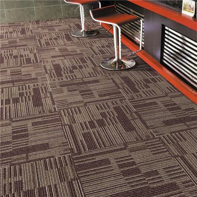 Décoration du sol des bâtiments commerciaux Tapis 520g/m2 Carreaux de tapis carrés en polypropylène