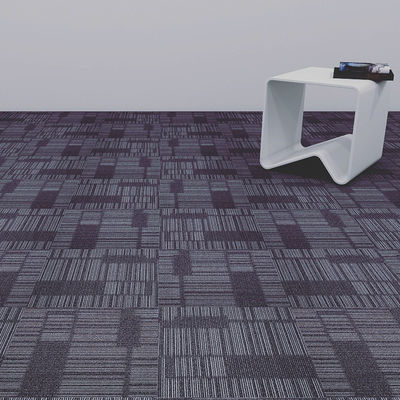 Décoration du sol des bâtiments commerciaux Tapis 520g/m2 Carreaux de tapis carrés en polypropylène