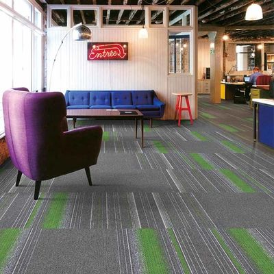 Carreaux de tapis commerciaux avec un fond de nylon et de bitume à pile moyenne pour les sols de bureaux