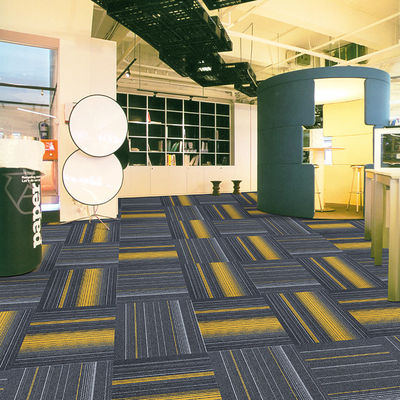 Carreaux de tapis commerciaux avec un fond de nylon et de bitume à pile moyenne pour les sols de bureaux