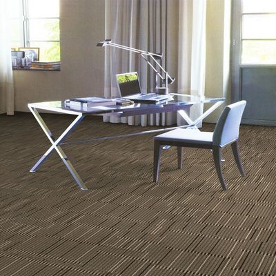 Carreaux commerciaux de tapis de salle de conférence en PP 50x50 cm lavables avec poids de piles 520 g/m2