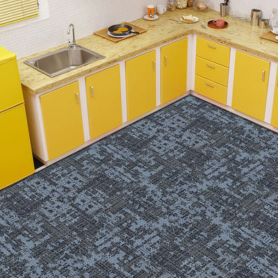 Tapis pour couloir de cinéma avec hauteur de piles de 5,5 mm et poids de piles de 950 g/m2