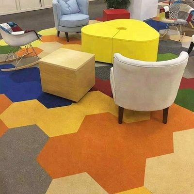 Hexagon Commercial 100% SD tapis en nylon carreaux de plancher de tapis machine touffue pour la durabilité