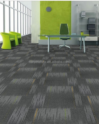 5.0 mm Épaisseur totale Carreaux de sol à motifs en bois en nylon pour les surfaces carrées