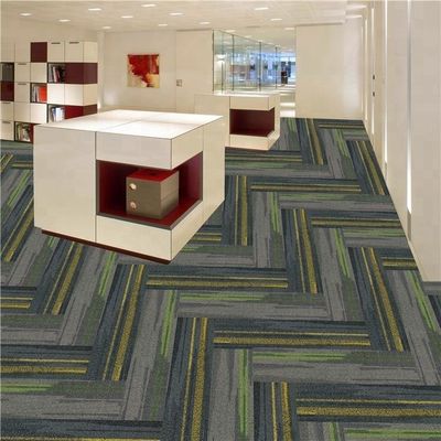 Carreaux de moquette 100% nylon 25cmx100cm pour la décoration du sol des chambres d'hôtel