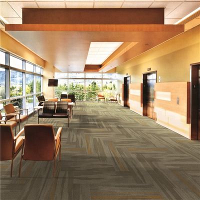 Carreaux de moquette 100% nylon 25cmx100cm pour la décoration du sol des chambres d'hôtel