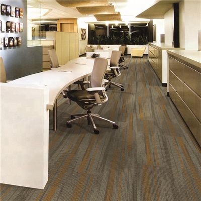 Carreaux de moquette 100% nylon 25cmx100cm pour la décoration du sol des chambres d'hôtel