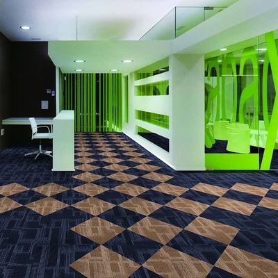 Carreaux de moquettes commerciaux et carrés pour le dos, non tissés, à motif magnifique