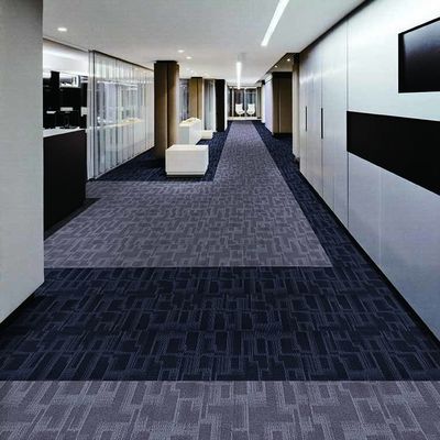 Carreaux de moquettes commerciaux et carrés pour le dos, non tissés, à motif magnifique