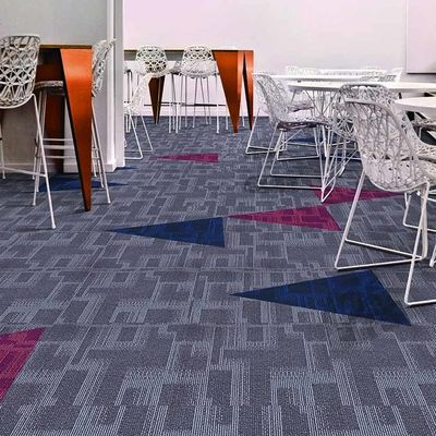 Carreaux de moquettes commerciaux et carrés pour le dos, non tissés, à motif magnifique