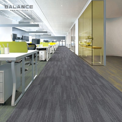 Antimicrobien 50x50 Carreaux de tapis modulaires commerciaux en nylon/PP pour bureaux