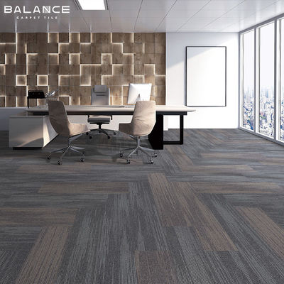 Antimicrobien 50x50 Carreaux de tapis modulaires commerciaux en nylon/PP pour bureaux