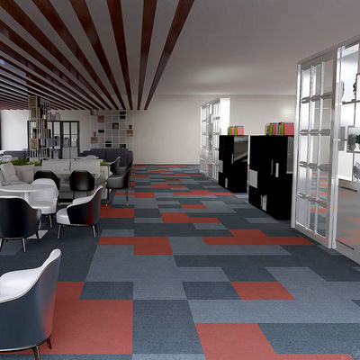 Stock de 50x50 carreaux de tapis avec 450g/m2 de poids de pile en vrac