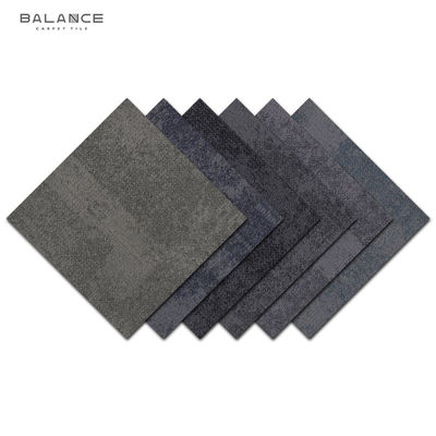 Carreaux de tapis de bureau carrés 50x50 avec un design moderne et un trafic élevé