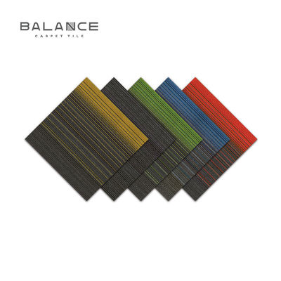 50x50 Modèle en plaqué Bitume/PVC Retour à l'épreuve du bruit Carreaux de tapis de salle de bureau