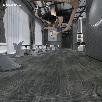 Carreaux de moquette durables pour les bureaux commerciaux 18 x 36 en PVC avec support en pile moyenne