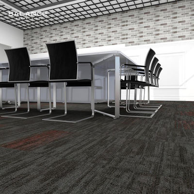 Tapis modulaire en PVC à pile en boucle simple sur mesure pour les motifs modernes dans les espaces commerciaux