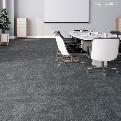 Des carreaux de tapis en nylon et en PP pour le luxe moderne