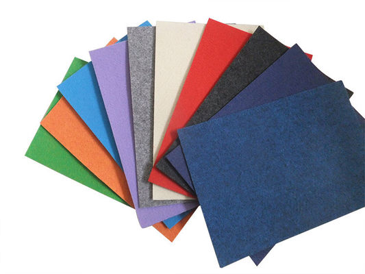 Un coureur de tapis rouge de luxe moderne pour la prière du mariage, la fête de la maison, la voiture, 100% polyester.