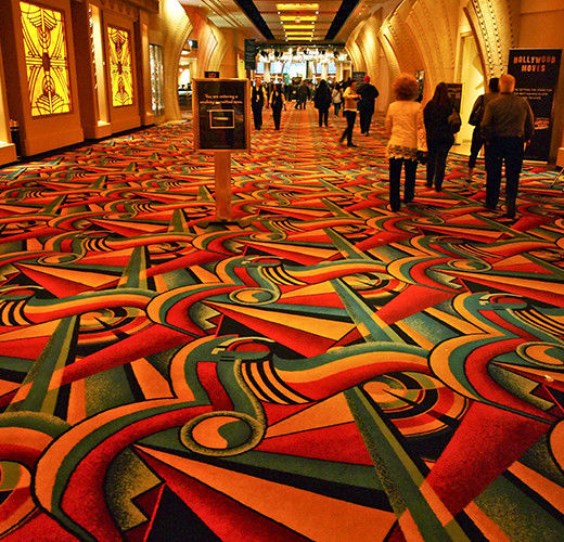Tapis à motifs de luxe fabriqués à la machine pour les planchers de salles de banquet ignifuges dans les hôtels