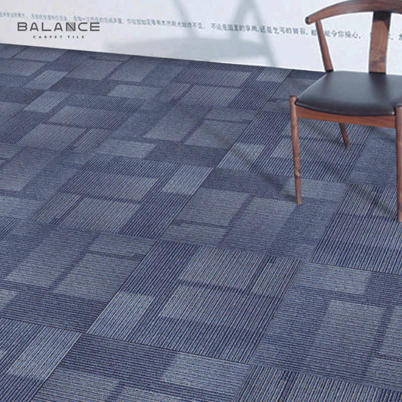 Salle de commerce Taille de tapis de bureau en nylon PP coloré avec support en PVC