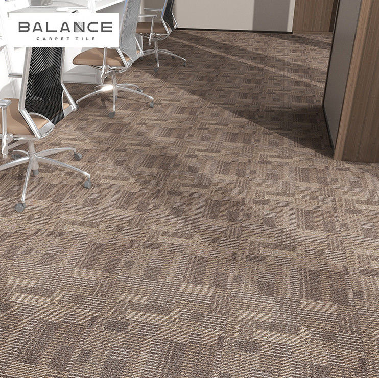 Carreaux de tapis modulaires en PVC renforcés de fibres de verre pour bureaux et commerciaux