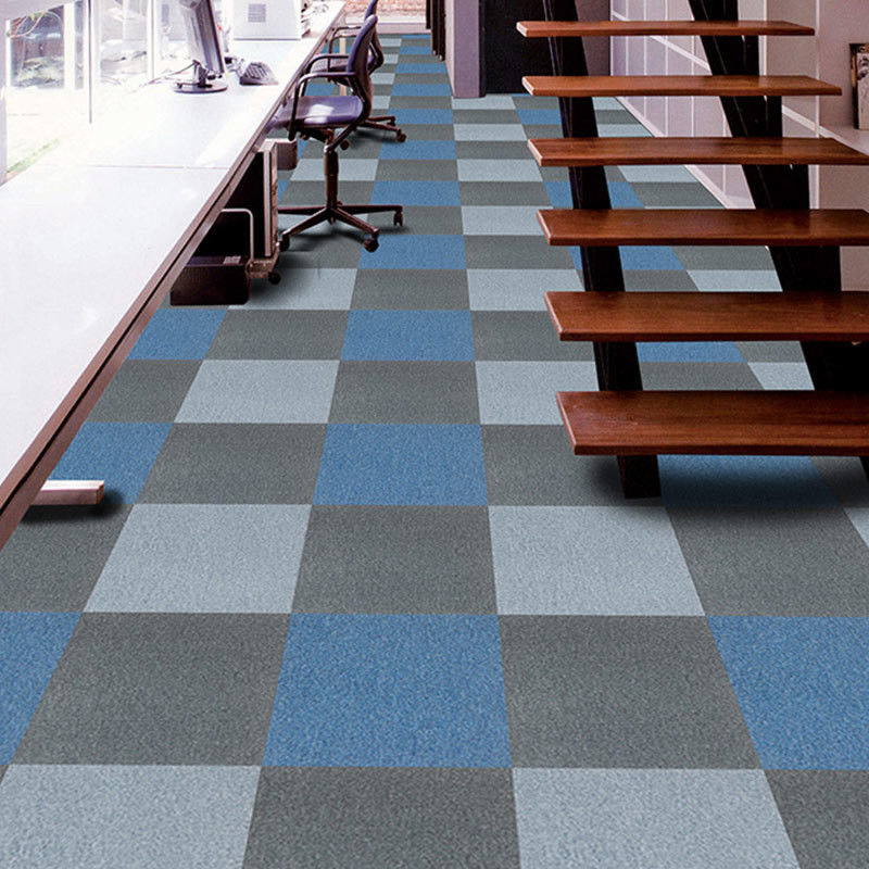 Carreaux carrés PET FRIENDLY Tapis tapis modulaires 50x50 Pour le bureau commercial tapis de vente