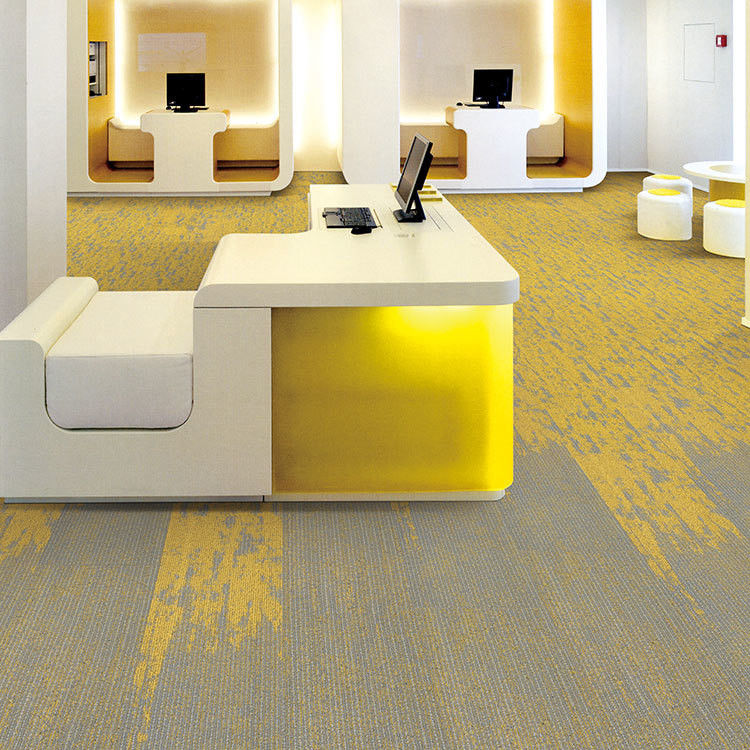 Abstract Modèle 100% Nylon 6 Pvc Carpet de soutien pour les espaces commerciaux en jaune