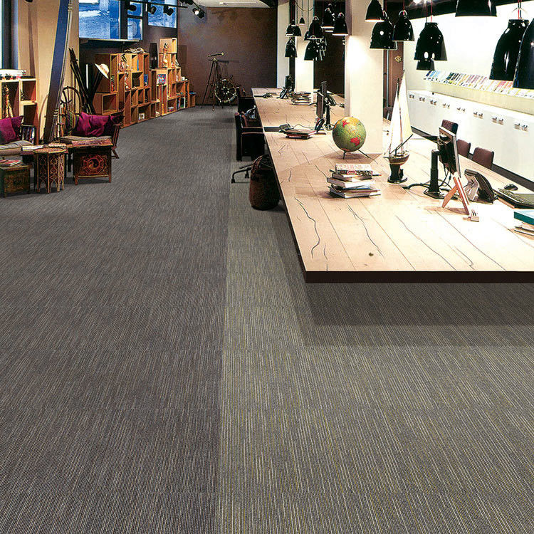 Carreaux de tapis carrés en polypropylène nylon polyester pour le bureau, la cuisine et la décoration de la chambre