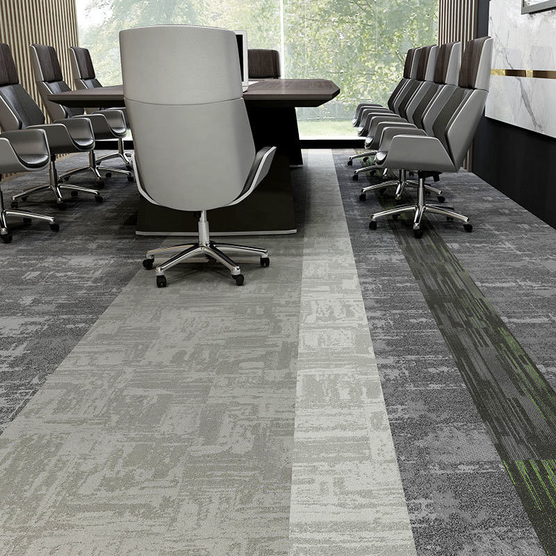 Carreaux modulaires pour bureaux commerciaux en nylon en pile en boucle grise avec support en PVC commercial