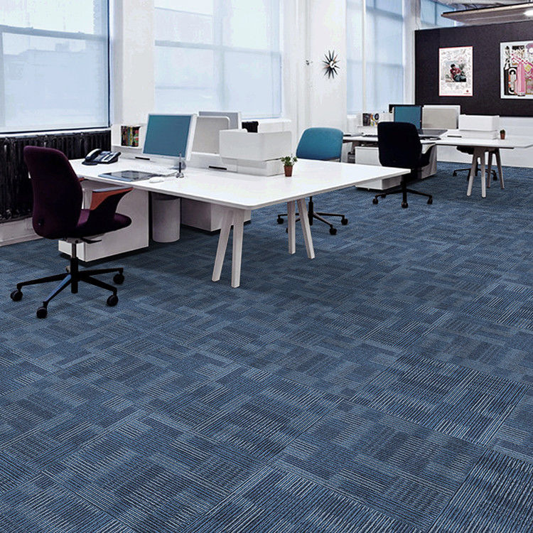 Carreaux de tapis en PVC à motif carré pour bureau et maison 100%matériau en polypropylène