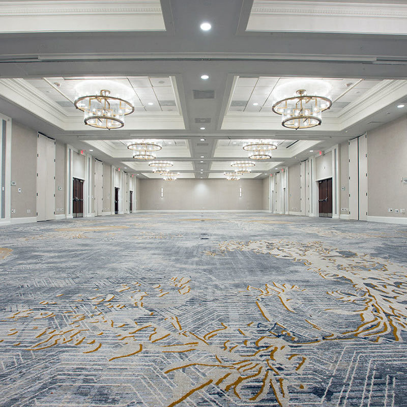 Des rouleaux de tapis extra épais pour les couloirs d'hôtel avec un design personnalisé et des couleurs vives