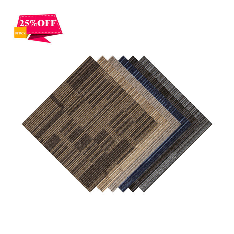 Décoration du sol des bâtiments commerciaux Tapis 520g/m2 Carreaux de tapis carrés en polypropylène