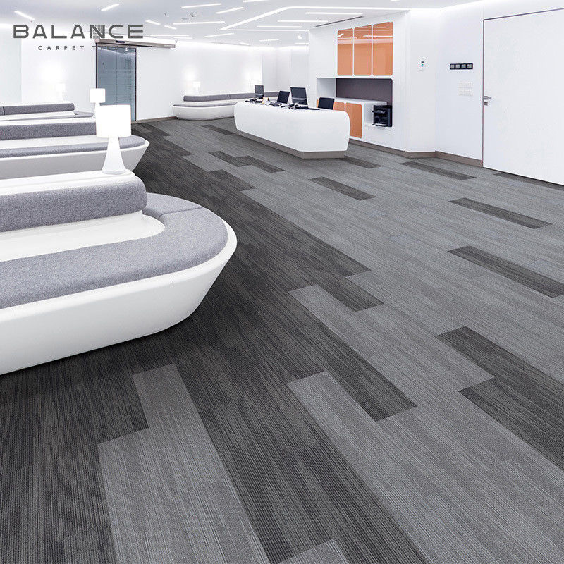 Carreaux de tapis personnalisés de style moderne pour les bureaux commerciaux