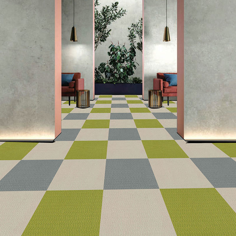 Pile de coupe en nylon à 100% 50*50 carreaux de moquette pour rénovation et rénovation de sols commerciaux