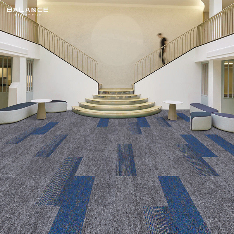Carreaux de tapis de sol de bureaux 25X100 Épaisseur totale d'environ 6,0 mm pour les bureaux carrés