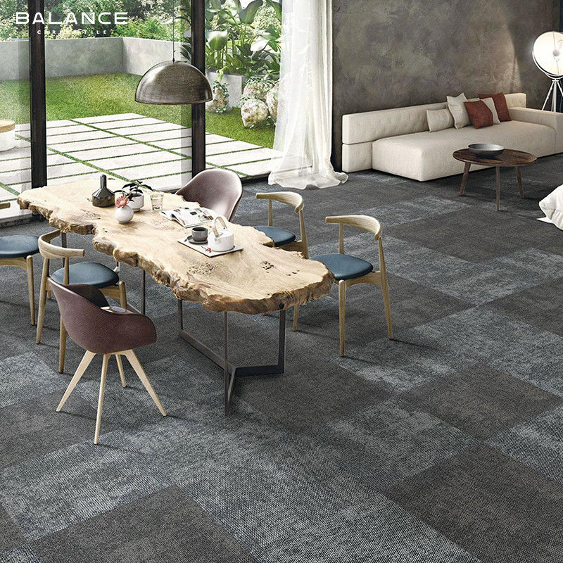 Des carreaux de tapis en nylon et en PP pour le luxe moderne